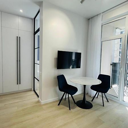 Modern Apartment In The Old Town Kiew Exterior foto
