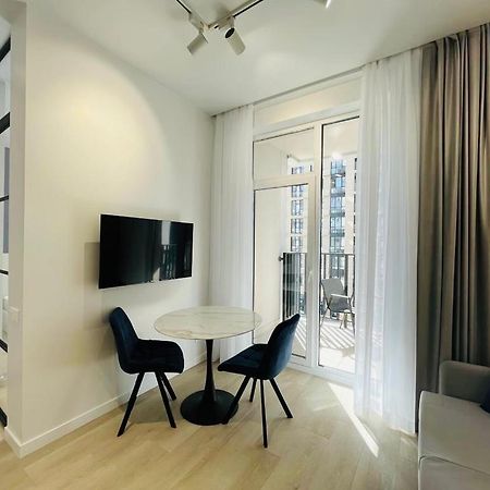 Modern Apartment In The Old Town Kiew Exterior foto