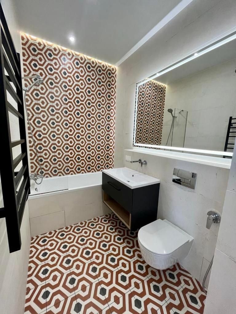 Modern Apartment In The Old Town Kiew Exterior foto