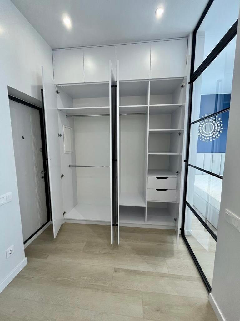 Modern Apartment In The Old Town Kiew Exterior foto